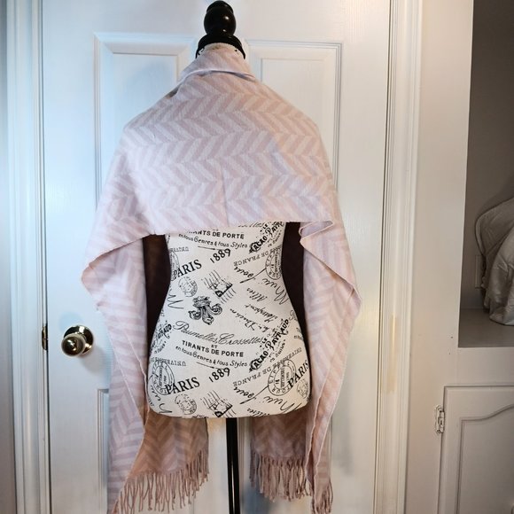 NWT Indigo Herringbone Wrap Shawl Scarf Soft Knit Pink Cream Women's OS - Picture 11 of 15